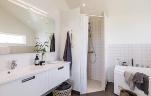 Shower - 3 bedroom stunning home in Haderslev (Haderslev)