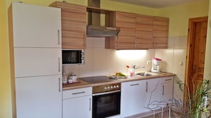 Køleskab, mikrobølgeovn, ovn