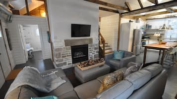 Smart TV, fireplace