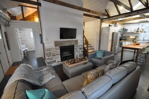 Smart TV, fireplace