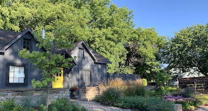 Charming Carriage House in Niagara's Wine Country