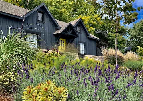 Charming Carriage House in Niagara's Wine Country