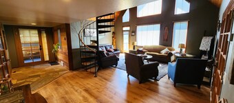 Spacious 7 BR 6 BA House w/ 3 Separate Living Spaces 25 Min from Glacier Park