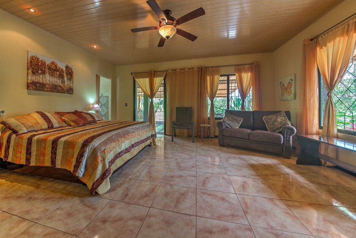 3 soverom, safe på rommet, wi-fi (inkludert) og sengetøy