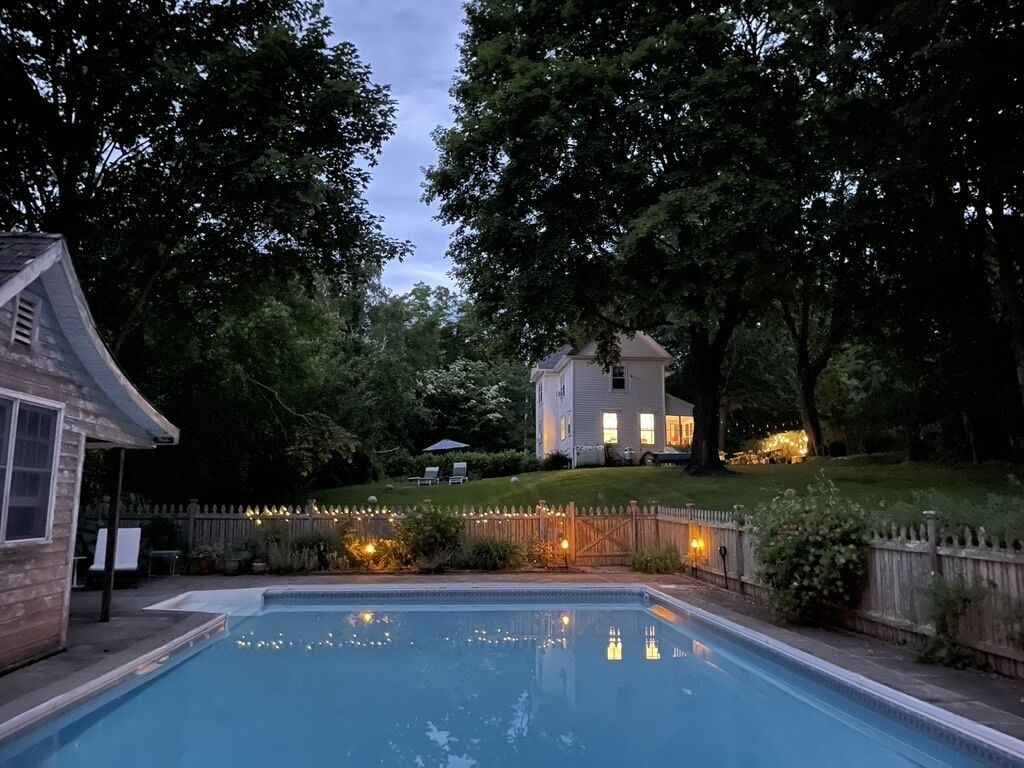 Shelter Island Farmhouse Pet Friendly with POOL