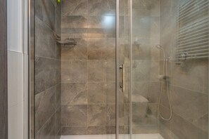 Shower, towels