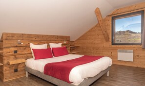 3 bedrooms, iron/ironing board, travel cot, free WiFi