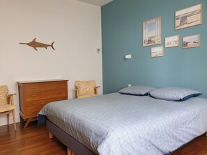 4 bedrooms, iron/ironing board, free WiFi, bed sheets