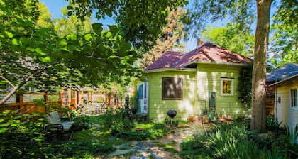 Historic Charming Bungalow in the Heart of Old Town