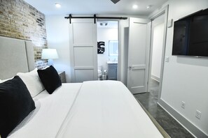 2 bedrooms, iron/ironing board, free WiFi, bed sheets - Modern Vacation Rental in New Orleans CBD: Patio + Walk to French Quarter (New Orleans)