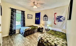 3 bedrooms, desk, iron/ironing board, free WiFi