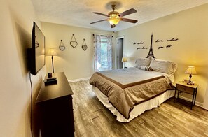 3 chambres, fer et planche à repasser, Wi-Fi gratuit, draps fournis