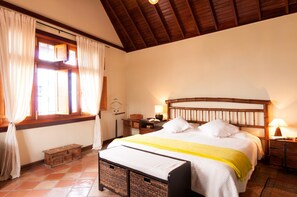 5 habitaciones, tabla de planchar con plancha, wifi y ropa de cama 