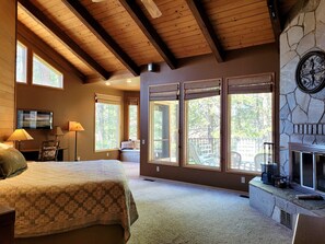 5 عدّة غرف نوم وخدمة الإنترنت وملاءات أسرّة