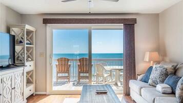 Een televisie en een dvd-speler