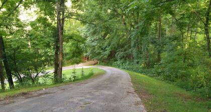 THE BEAR DEN - Franklin's Most Beautiful Mountain View