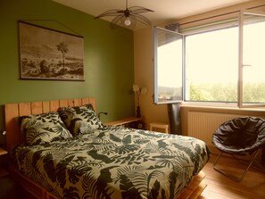 1 habitación, tabla de planchar con plancha, wifi y ropa de cama