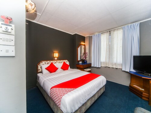 Super OYO 1026 Hotel Lutana