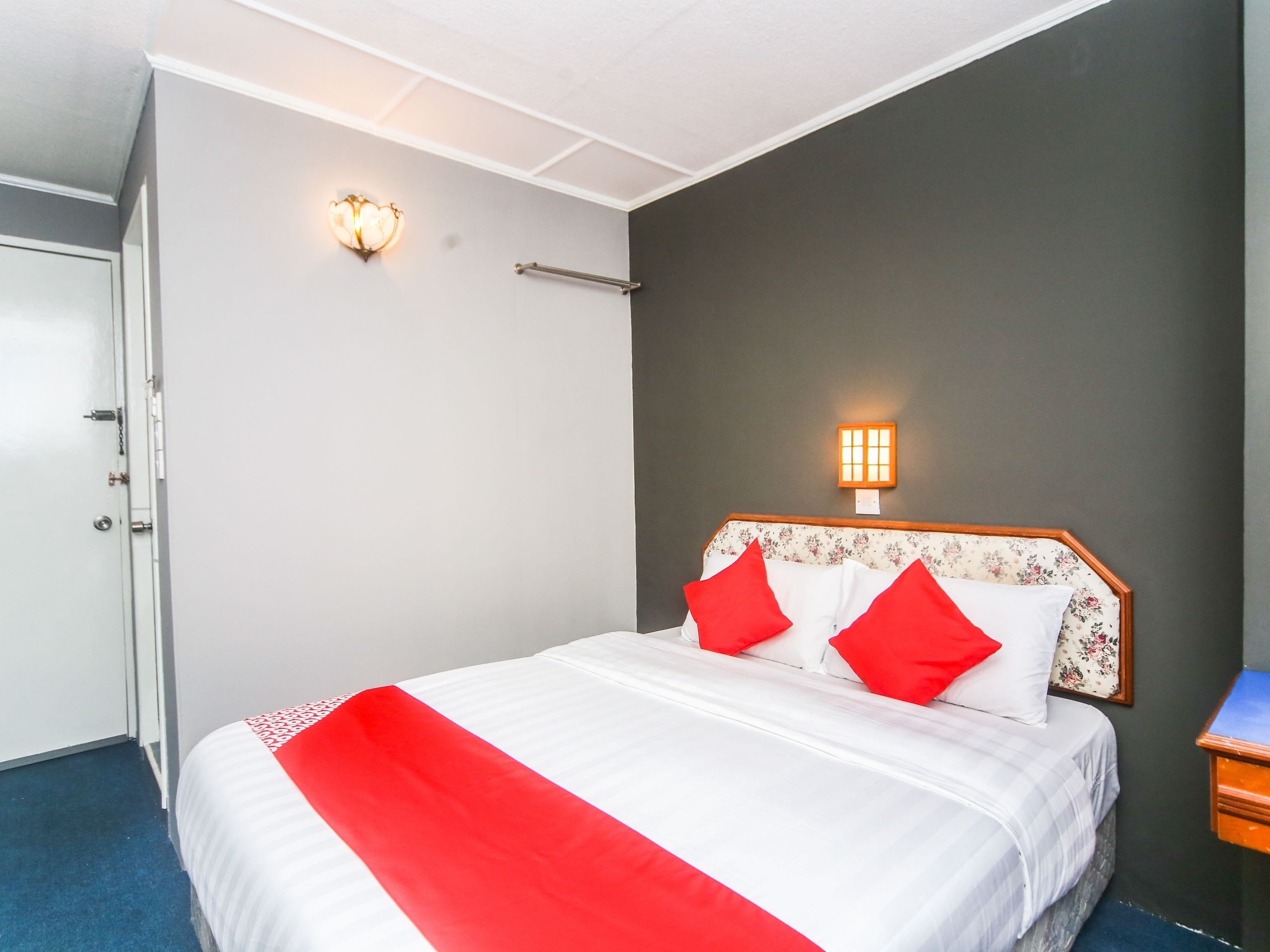 deluxe double room, 1 queen bed | desk, free wifi