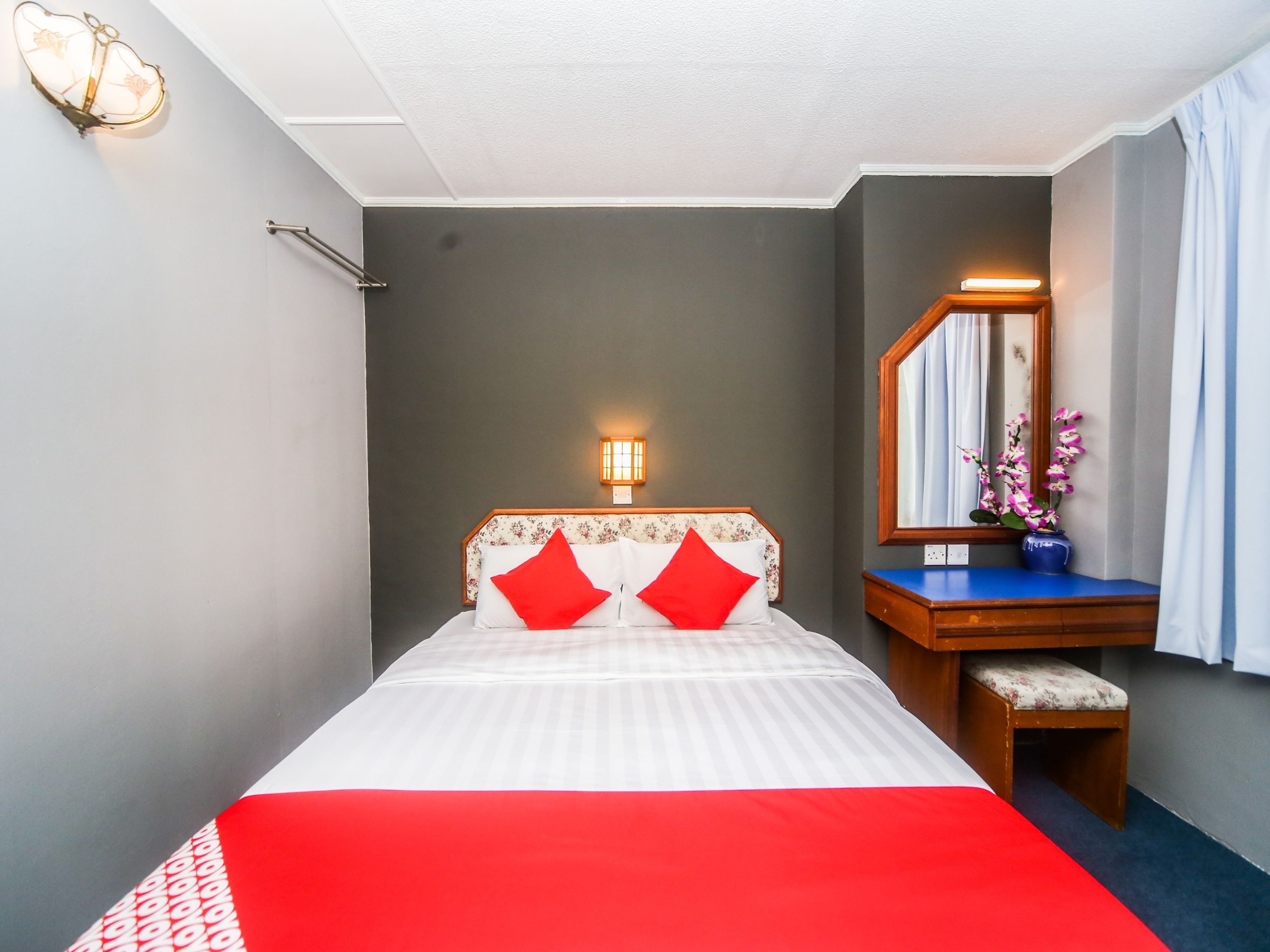 deluxe double room, 1 queen bed | desk, free wifi