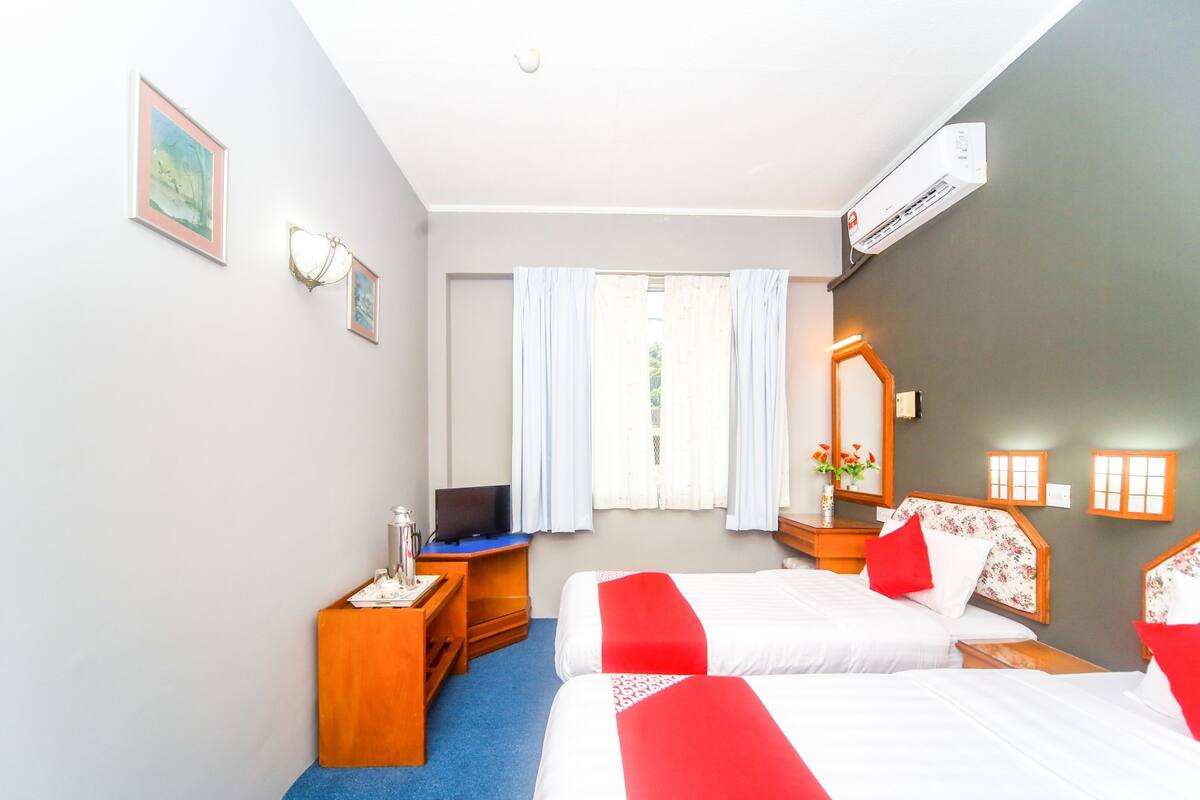 Deluxe Twin Room, 2 Katil Bujang (Single) | Meja, Wi-fi percuma 