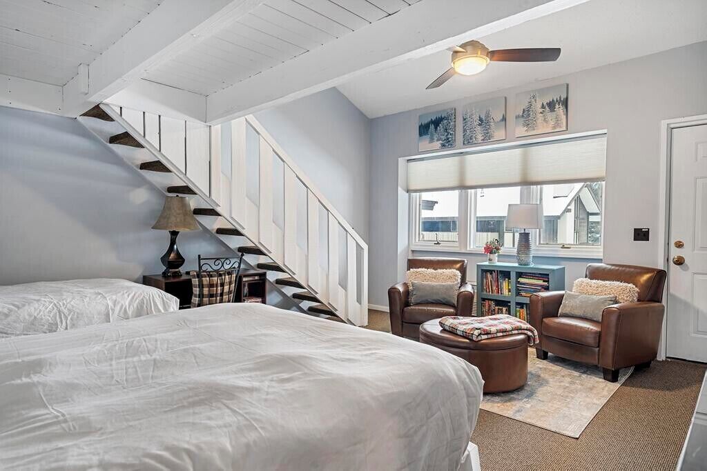 3 Schlafzimmer, Schreibtisch, Bügeleisen/Bügelbrett, Reisekinderbett