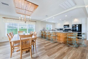 Dining - The Colman at Ships Watch in Duck (Duck)