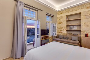 1 bedroom, in-room safe, desk, iron/ironing board