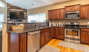 Refrigerador, microondas, horno y parrilla de estufa 