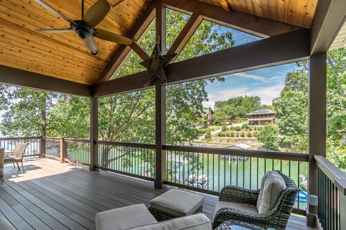 Lake Keowee Retreat! Swim, Boat, Kayak & Relax on Dock Just Steps from the Water