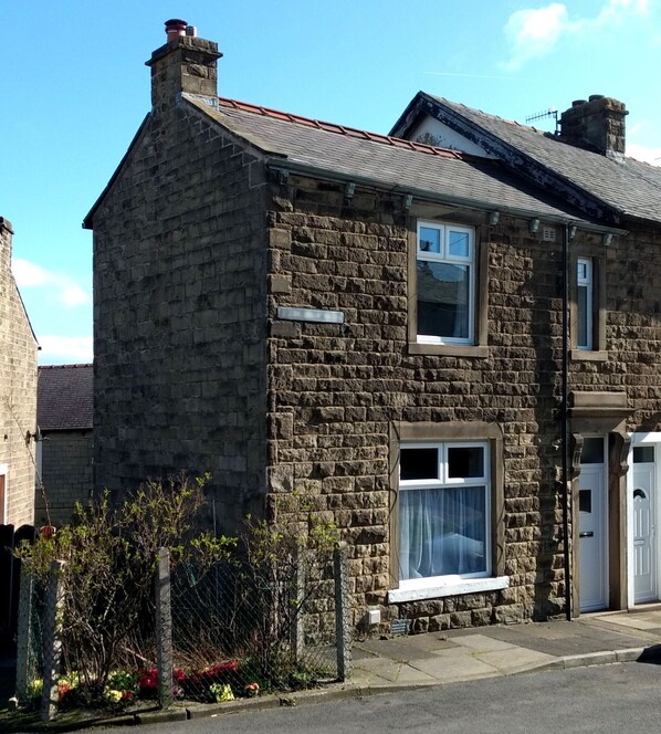 Exterior - Pickles Cottage near Skipton, Yorkshire Dales, England - 2-bed, sleeps 3 - Wifi (Barnoldswick)