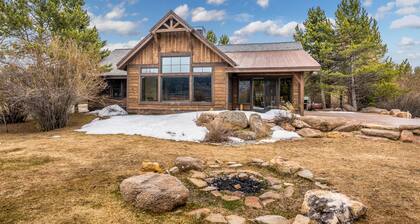 Waterfront cabin on Hebgen Lake, near fishing/boating & Yellowstone