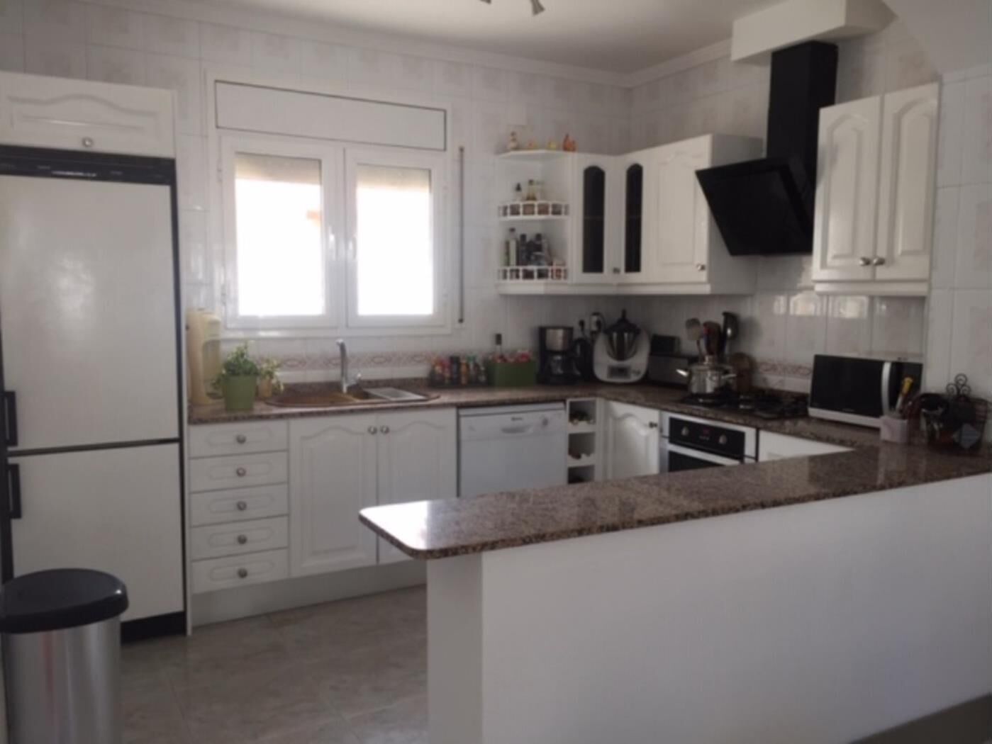 雪櫃、微波爐、焗爐、洗碗機