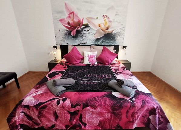 2 quartos, cofres nos quartos, Wi-Fi de cortesia, roupa de cama