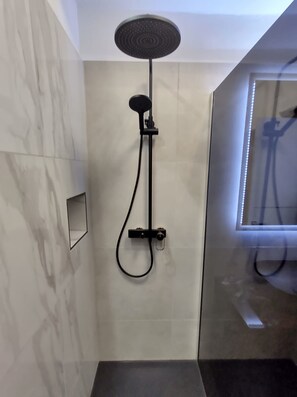Hair dryer, towels, soap, shampoo - Orchidea Apartment Split in the center (Split)