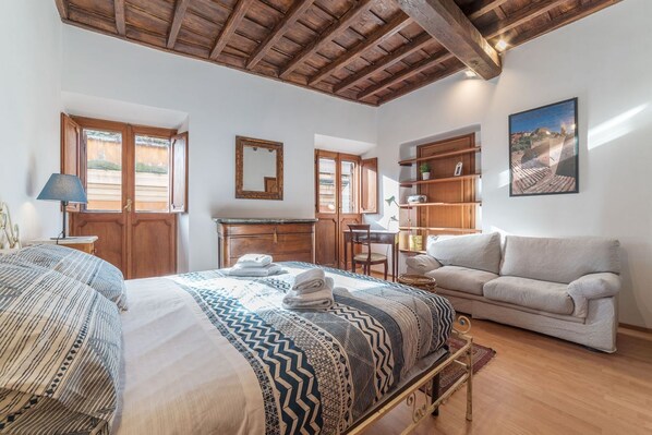 1 habitación, tabla de planchar con plancha y wifi 