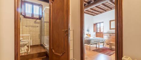 1 bedroom, iron/ironing board, WiFi