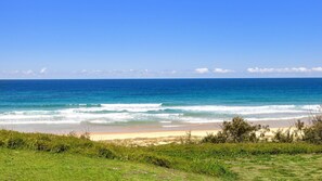 Una playa cerca