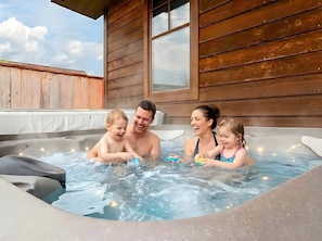 Outdoor spa tub - Grand View — Targhee Ski Resort, Jackson, Hot tub (Tetonia)