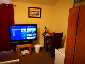 Double Room, Non Smoking (2) | Television - Tartanrooms (Edinburgh)