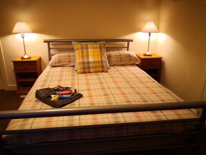 Individually decorated, individually furnished, desk, laptop workspace - Tartanrooms (Edinburgh)