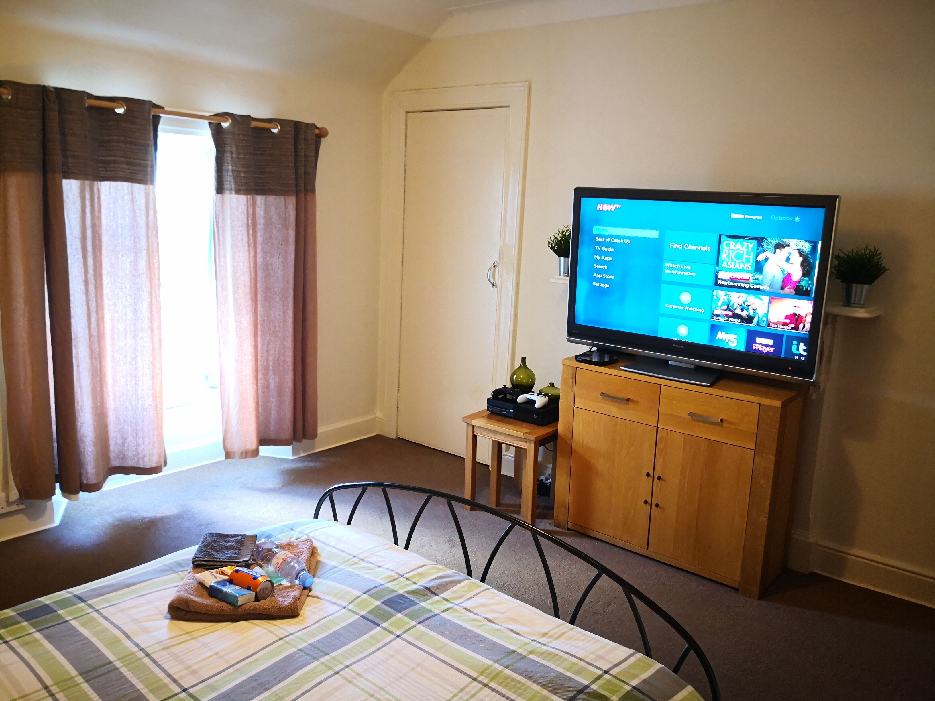 Double Room, Non Smoking (4) | Television