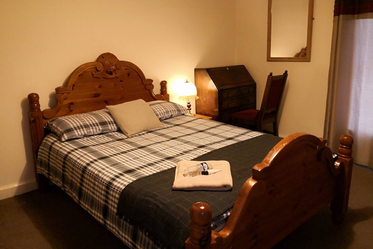 Phòng đôi, không hút thuốc | Trang trí khác biệt, trang bị nội thất với thiết kế riêng biệt, bàn