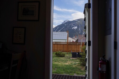 Charming dog friendly suite in the heart of Silverton and the San Juans