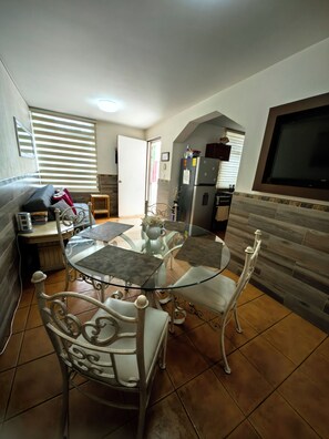 Dining - Charming little house in Tlaquepaque (San Juan)