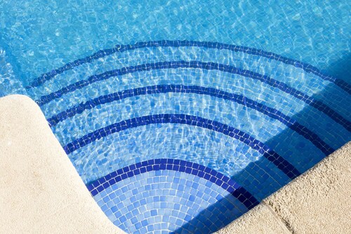 Cozy apartment with Mediterranean style, a few meters from the beach. Terrace overlooking the sea.