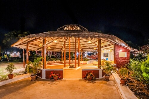  WOW STAYZ2 Pachmarhi Foothill Cottages