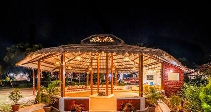 WOW STAYZ2 Pachmarhi Foothill Cottages