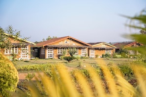 Vista frontal de la propiedad