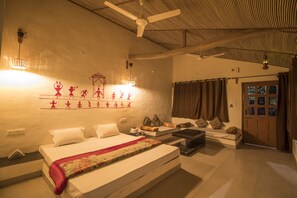 1 habitación, ropa de cama hipoalergénica y escritorio 
